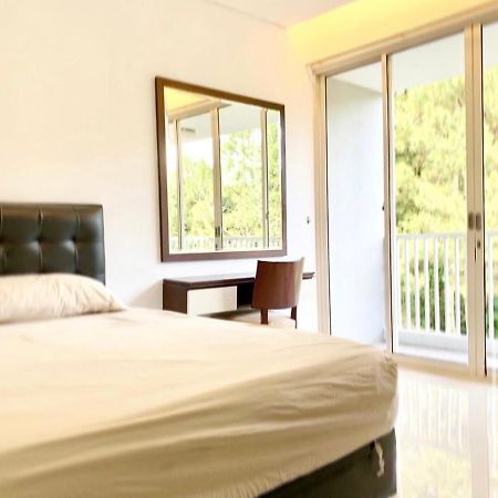 Imah Dago Villa - Budget Staycation Villa In Бандунг Экстерьер фото