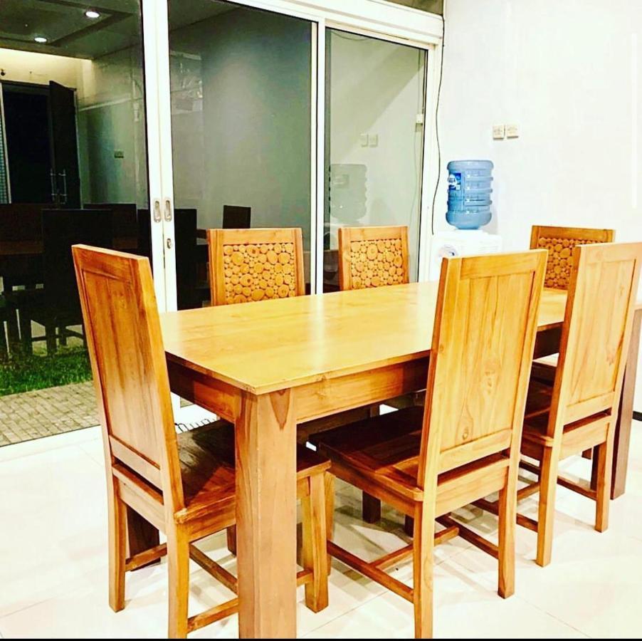 Imah Dago Villa - Budget Staycation Villa In Бандунг Экстерьер фото